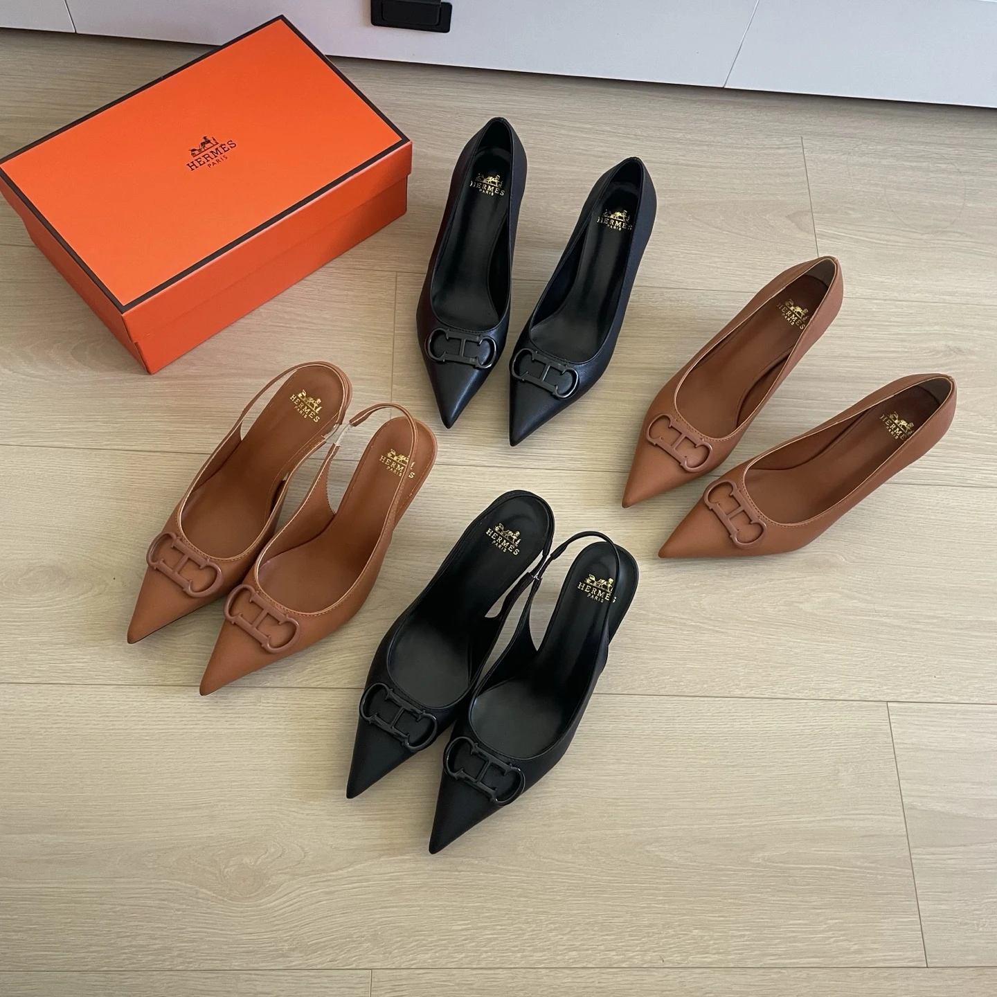Hermès Nicoletta Slingback Pumps in black calfskin leather